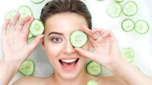 Manfaat Masker Timun Solusi untuk Mata Lelah dan Kantung Mata
