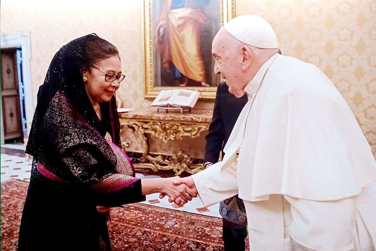 Atie Nitiasmoro: Atie Nitiasmoro: